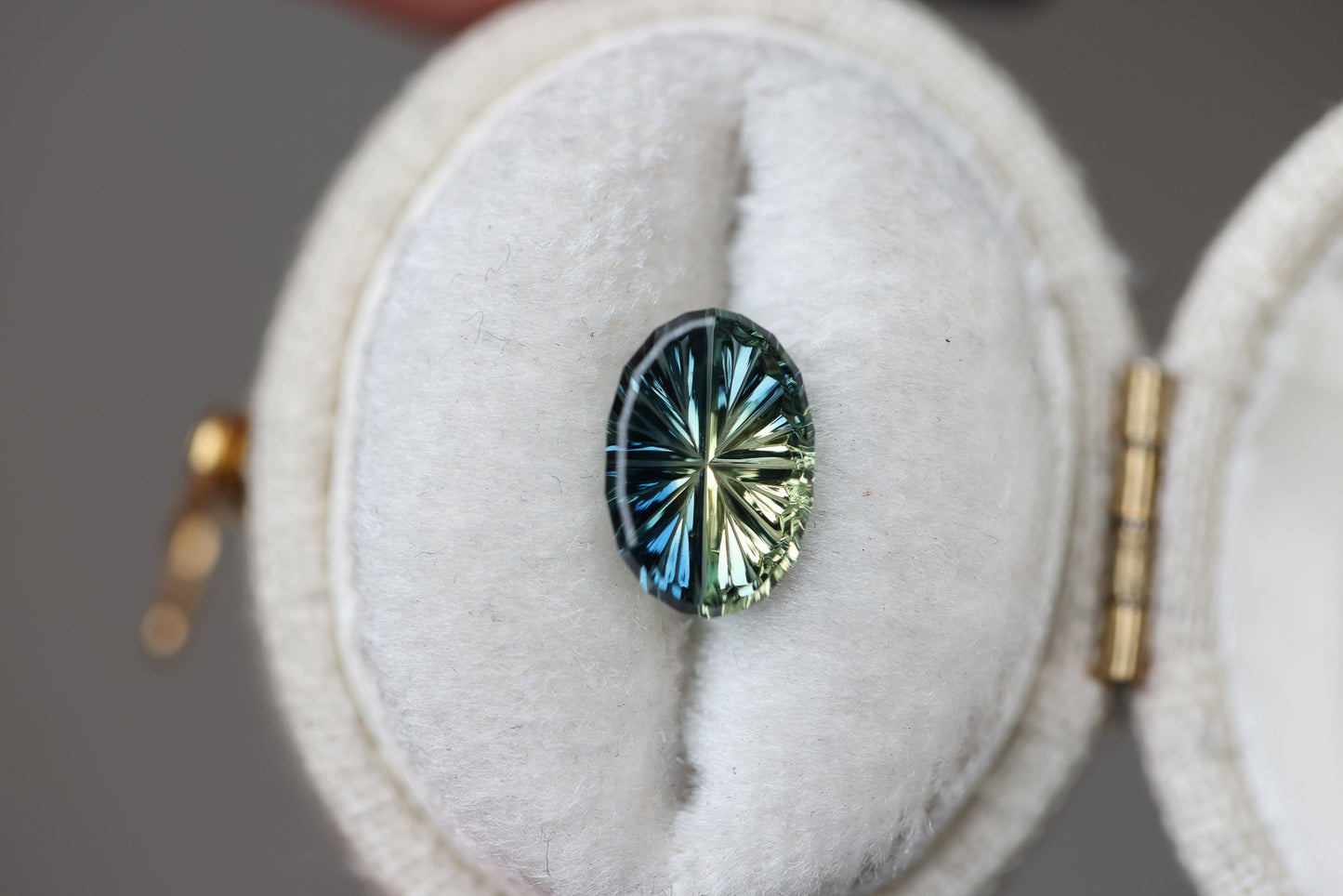 Load image into Gallery viewer, 1.93 oval parti sapphire - Starbrite cut by John Dyer
