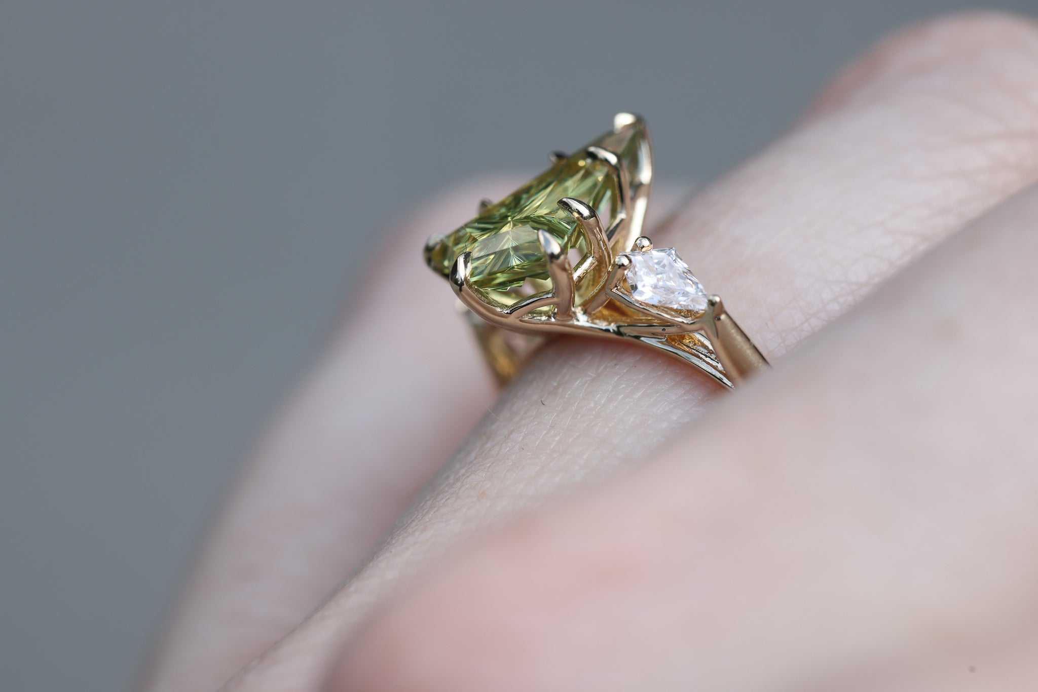 Ready to ship, Size 7 14k yellow Artemis with kite cut starbrite