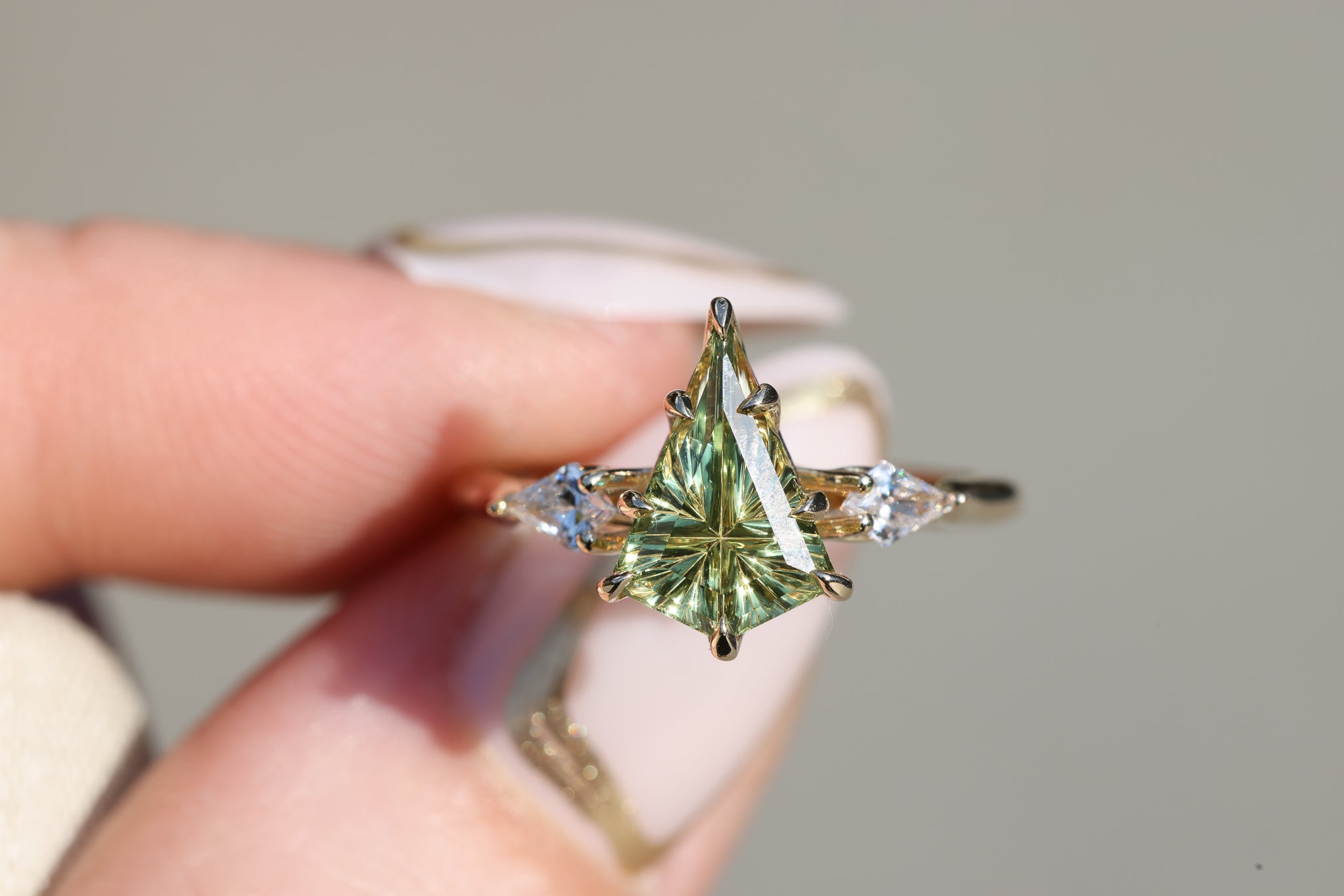 Ready to ship, Size 7 14k yellow Artemis with kite cut starbrite