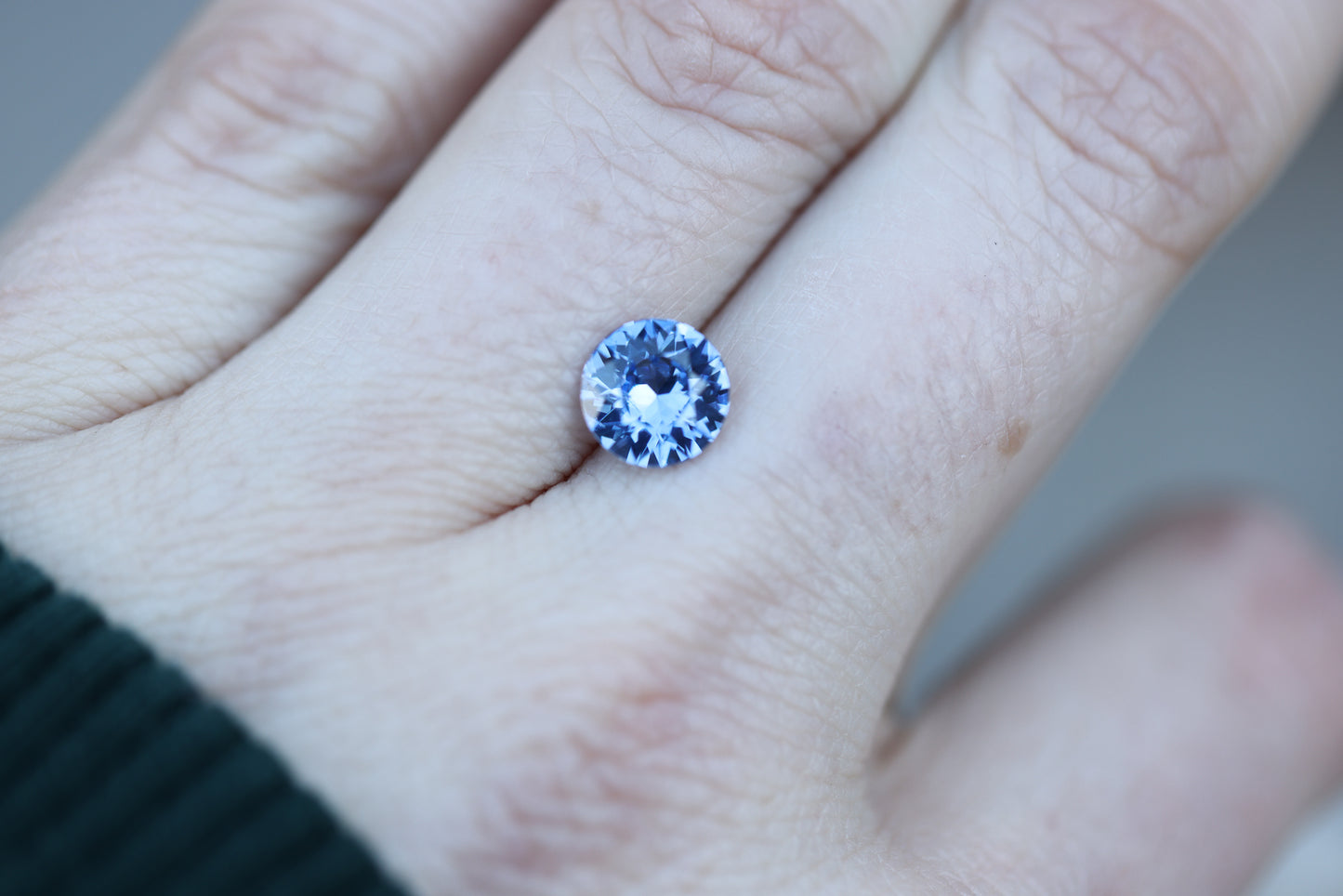 2ct round medium blue sapphire