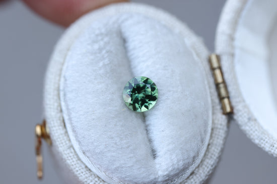 .8ct round green sapphire