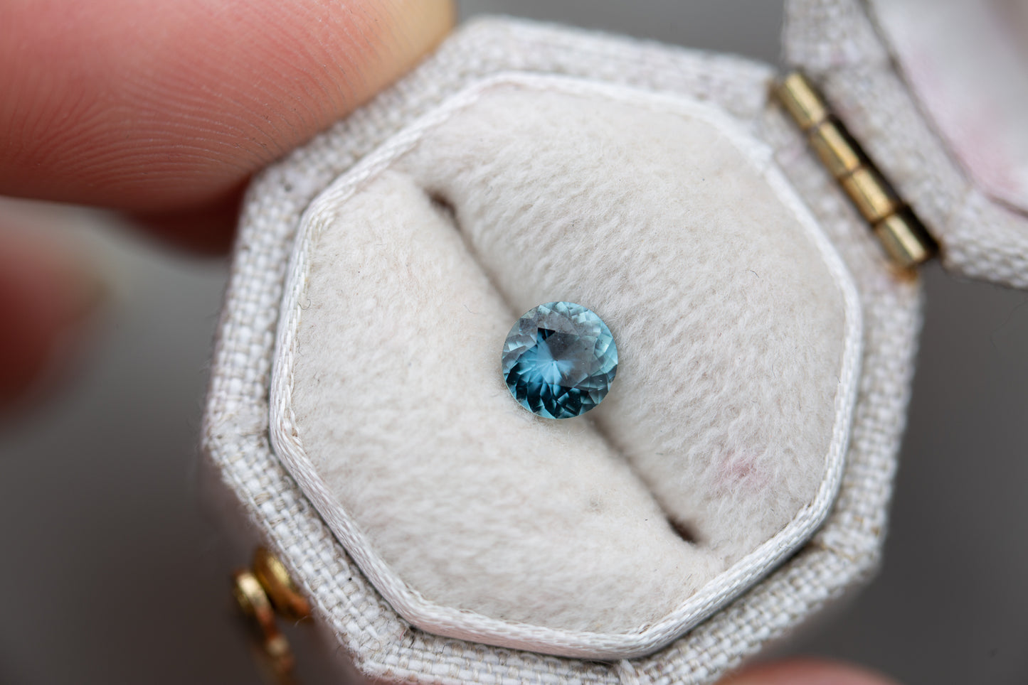 .5ct round blue teal sapphire