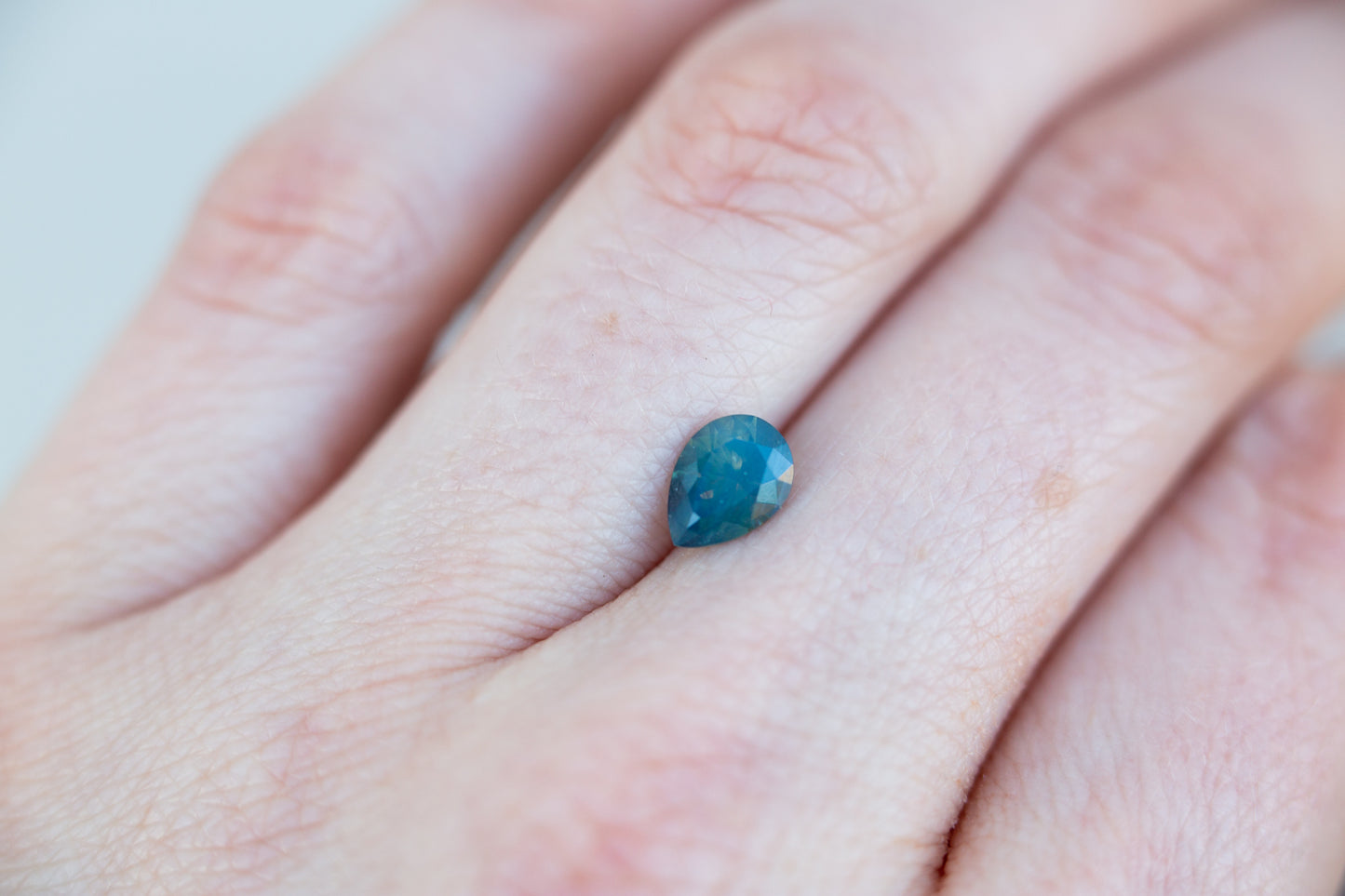 Load image into Gallery viewer, 1.3ct pear opalescent blue green sapphire

