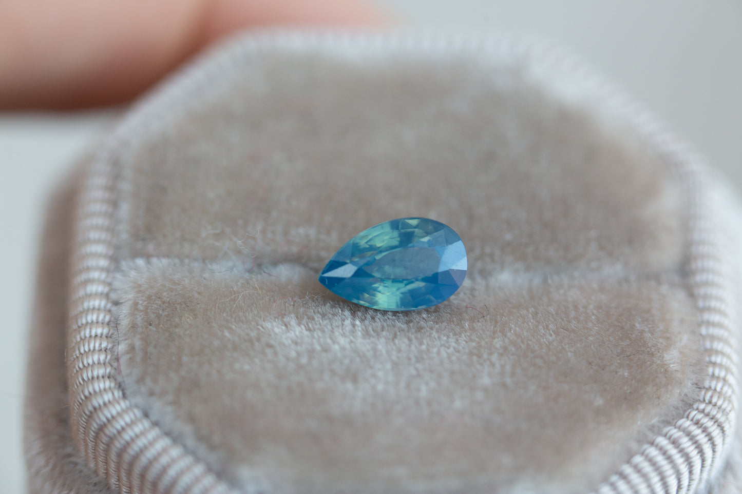 Load image into Gallery viewer, 1.54ct pear opalescent blue green sapphire
