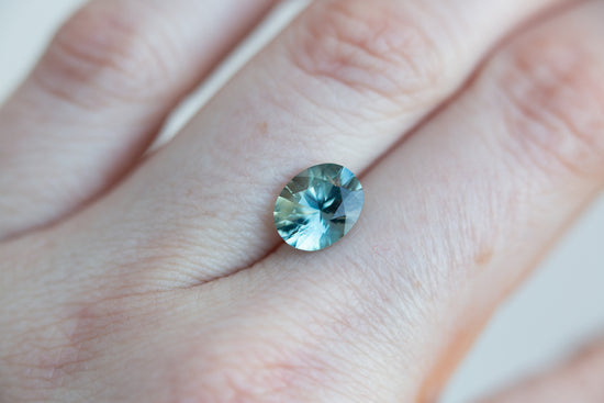 Load image into Gallery viewer, 2.77ct oval light blue teal sapphire

