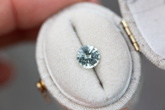 Load image into Gallery viewer, 1.29ct round minty teal sapphire
