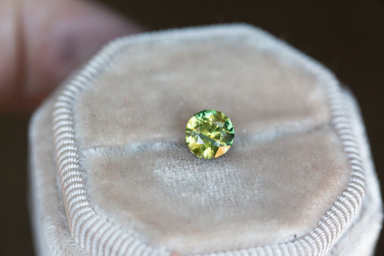 1.31ct round gold/yellow/green sapphire