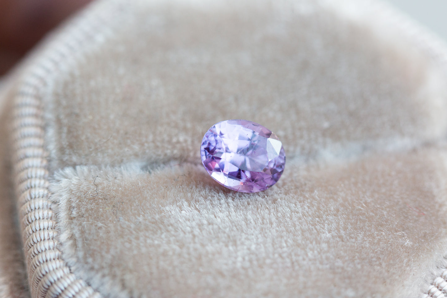 Load image into Gallery viewer, 1.58ct oval purple sapphire
