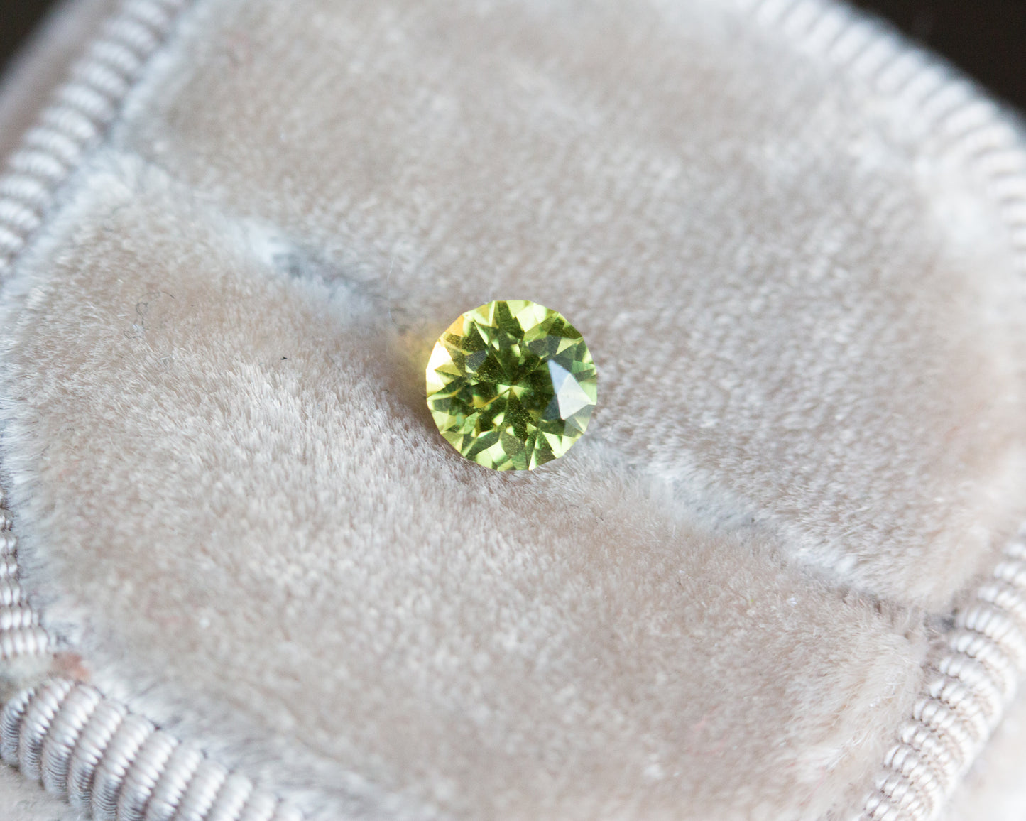 1.08ct yellow green round sapphire