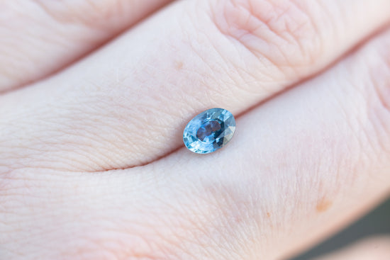 Load image into Gallery viewer, 1.01ct oval blue sapphire
