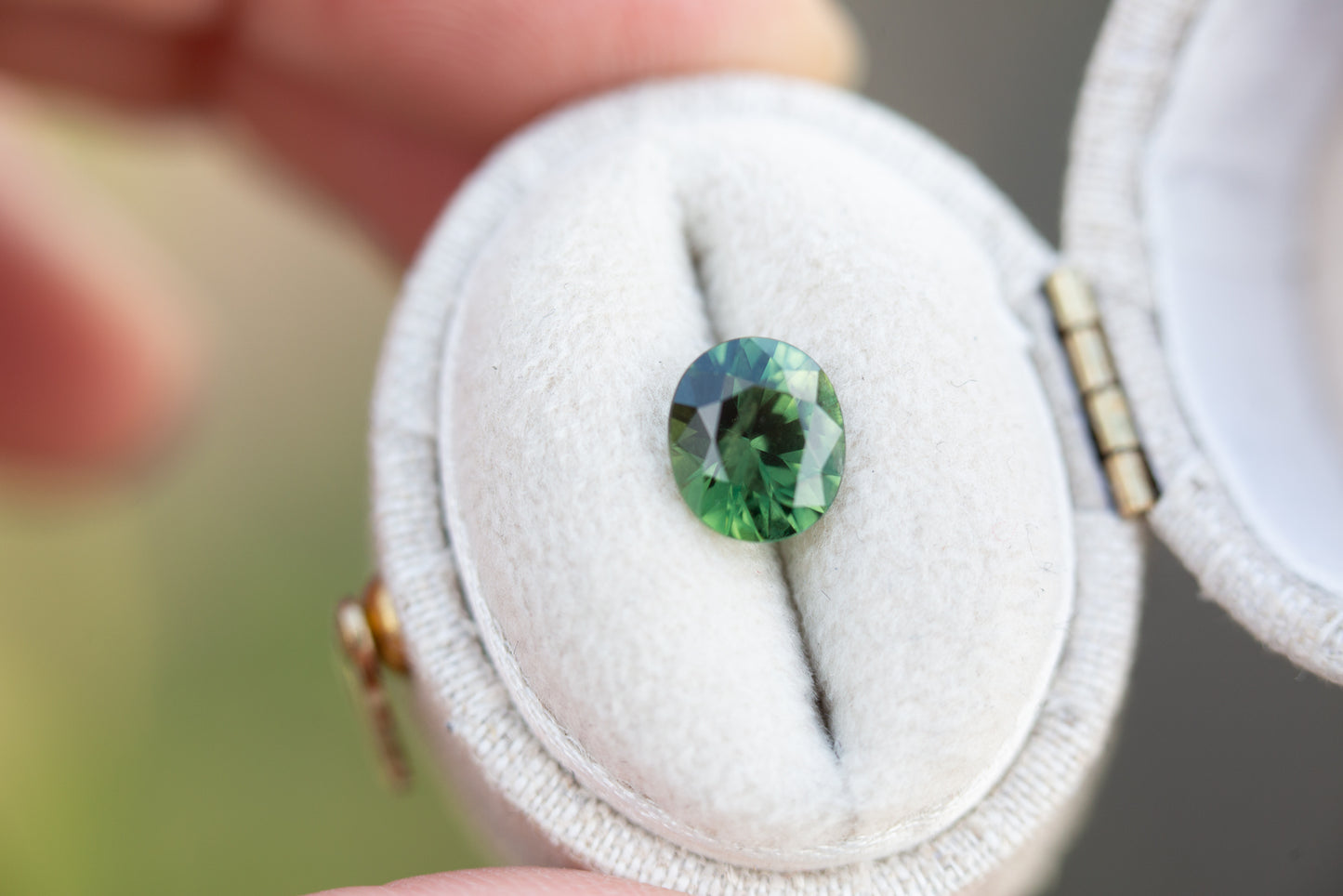 Load image into Gallery viewer, 1.62ct oval green sapphire
