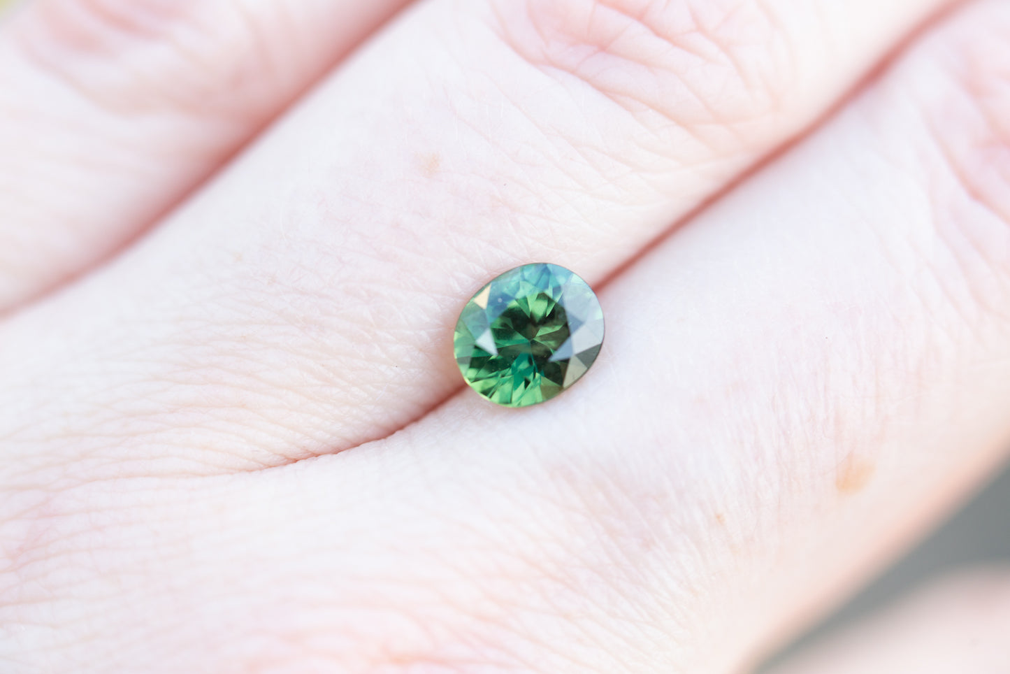 Load image into Gallery viewer, 1.62ct oval green sapphire
