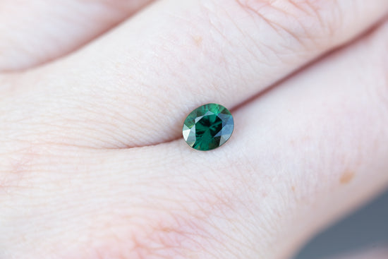 Load image into Gallery viewer, 1.09ct oval deep green sapphire
