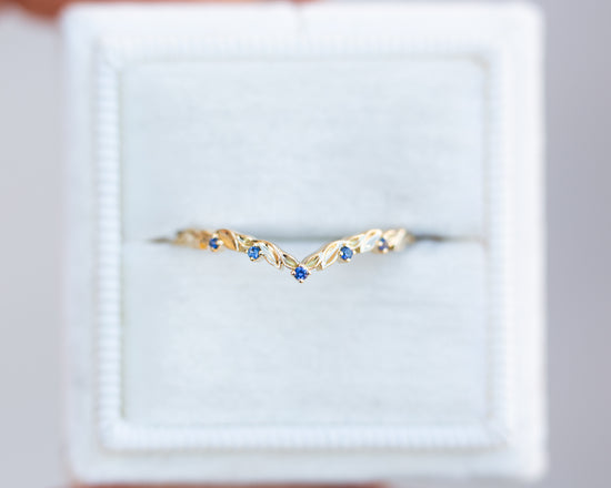 Load image into Gallery viewer, Chevron leafy band with 1mm blue sapphires

