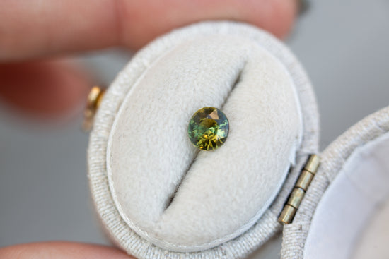 Load image into Gallery viewer, .66ct oval green/yellow sapphire
