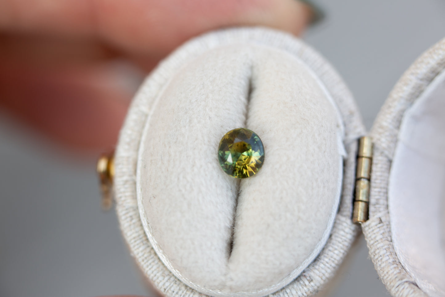 Load image into Gallery viewer, .66ct oval green/yellow sapphire
