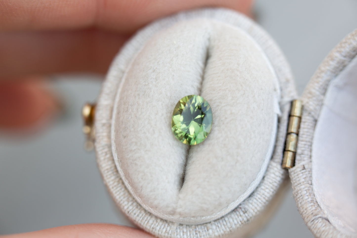 1.09ct oval medium green sapphire