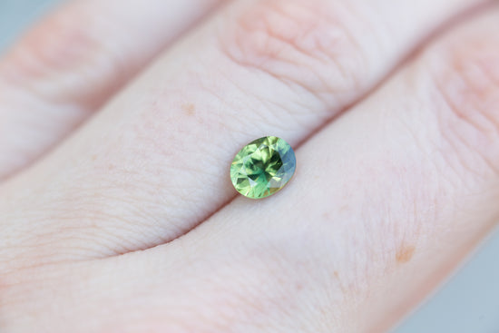 1.09ct oval medium green sapphire