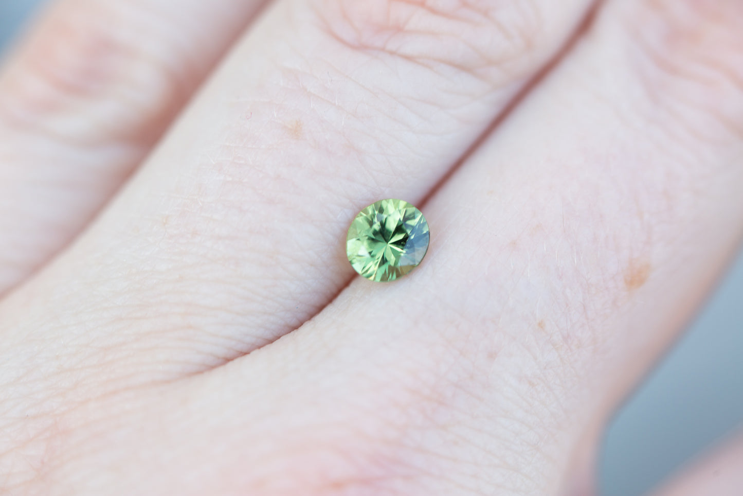 Load image into Gallery viewer, .82ct oval round green sapphire
