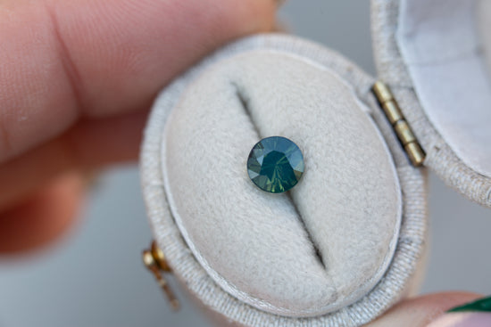 Load image into Gallery viewer, 1.11ct round opalescent blue green sapphire
