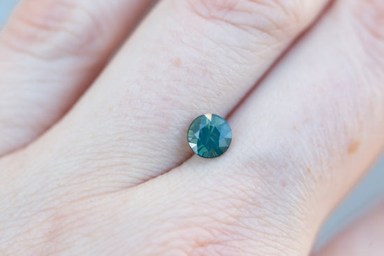 Load image into Gallery viewer, 1.11ct round opalescent blue green sapphire
