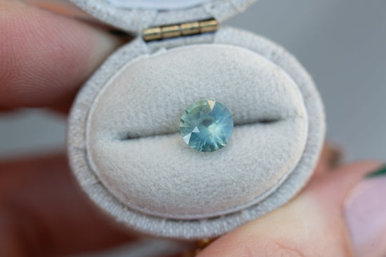 Load image into Gallery viewer, 1.53ct round opalescent teal sapphire
