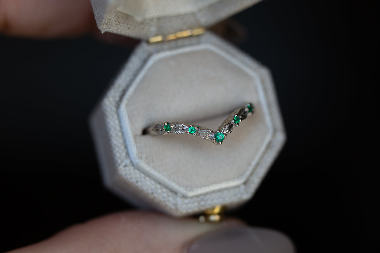 Load image into Gallery viewer, Chevron leaf band with emeralds
