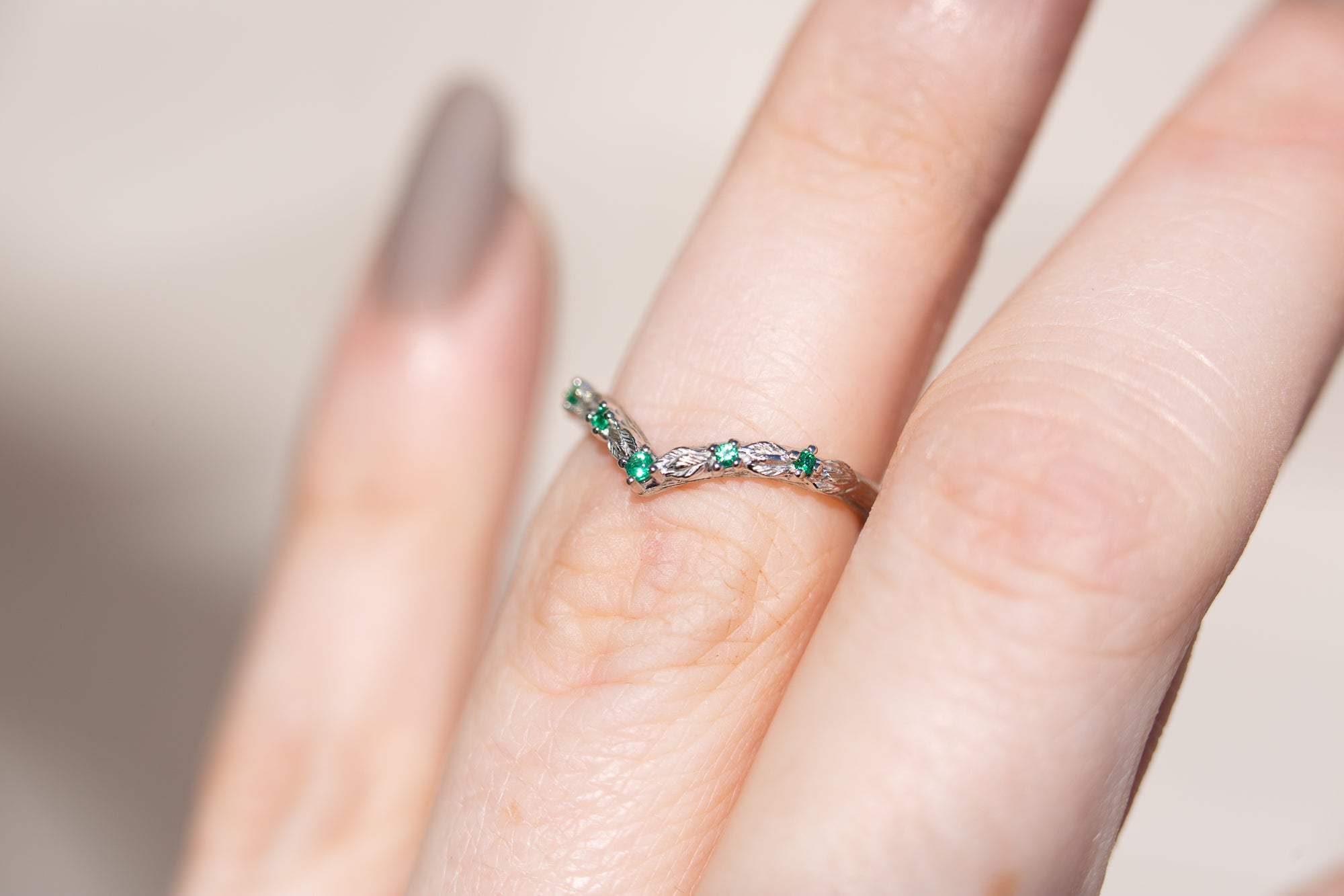 Chevron leaf band with emeralds – Oore Jewelry