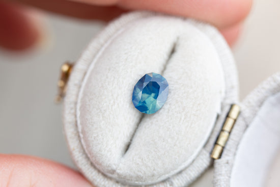 Load image into Gallery viewer, 1ct oval opalescent blue teal sapphire
