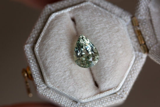 Load image into Gallery viewer, 1.94ct pear mint green sapphire
