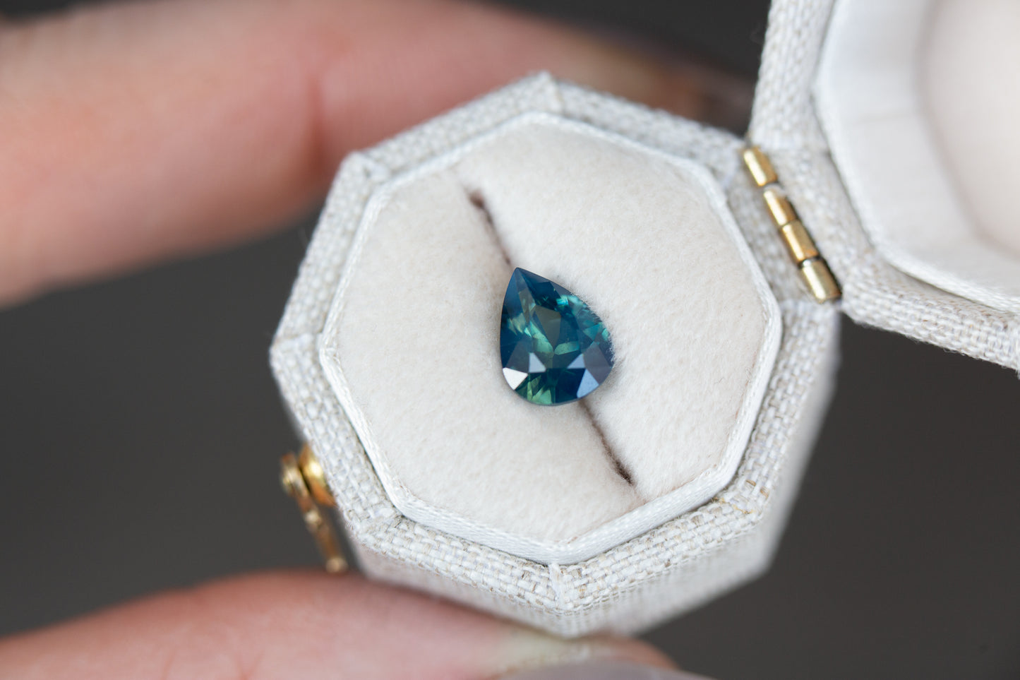 Load image into Gallery viewer, 1.6ct opalescent blue green pear sapphire
