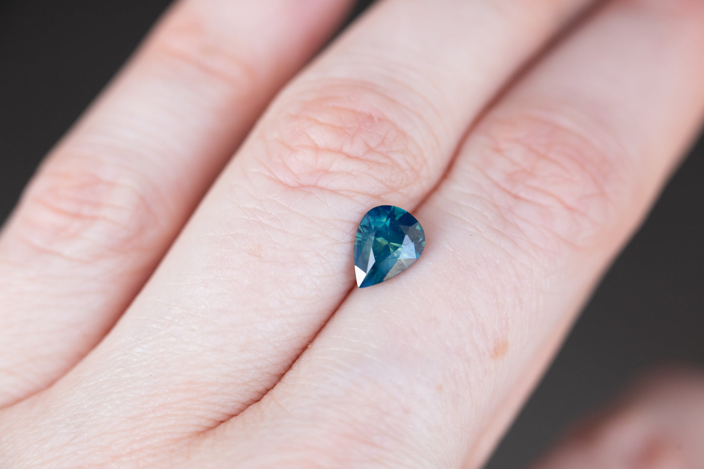 Load image into Gallery viewer, 1.6ct opalescent blue green pear sapphire
