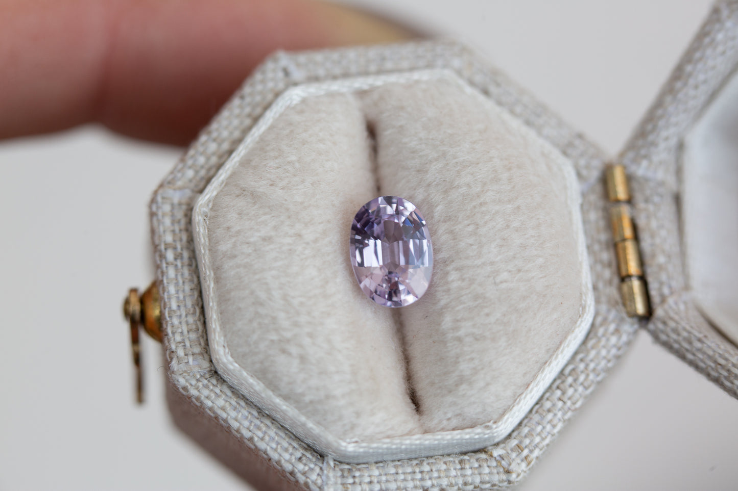 1.03ct light purple/pink oval sapphire