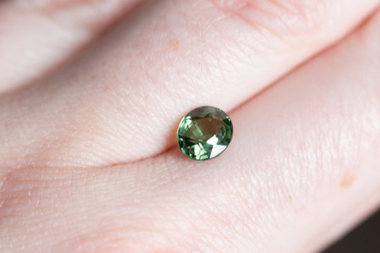 1.55ct oval green sapphire