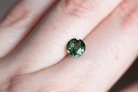 Load image into Gallery viewer, 1.61ct round green sapphire
