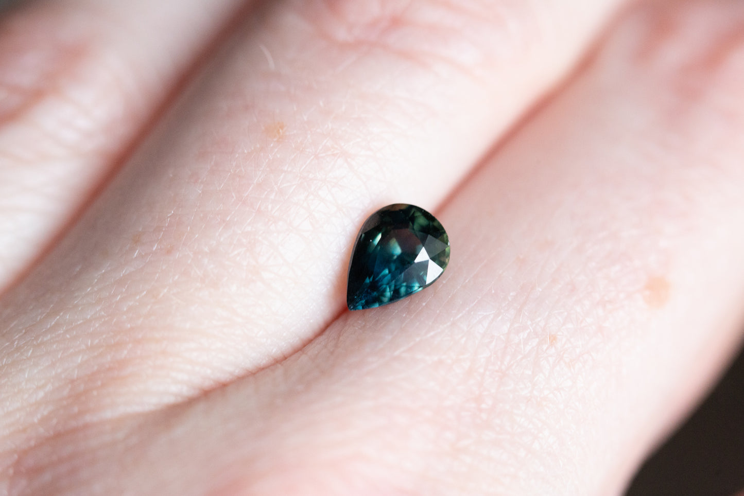 Load image into Gallery viewer, 1.3ct pear deep blue green sapphire
