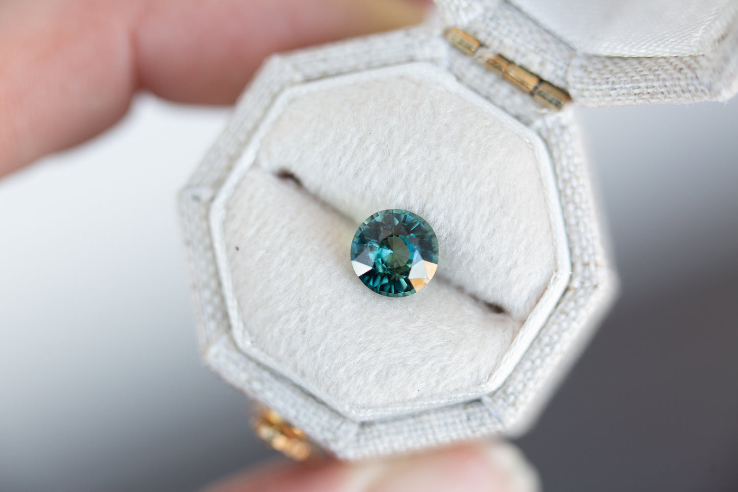 Load image into Gallery viewer, 1.26ct round blue green sapphire
