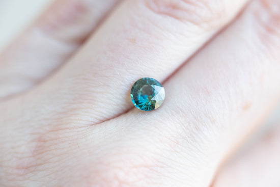 Load image into Gallery viewer, 1.26ct round blue green sapphire
