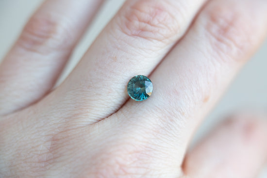 Load image into Gallery viewer, 1.37ct round teal sapphire

