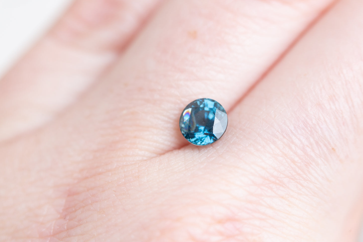 Load image into Gallery viewer, 1.38ct round blue sapphire
