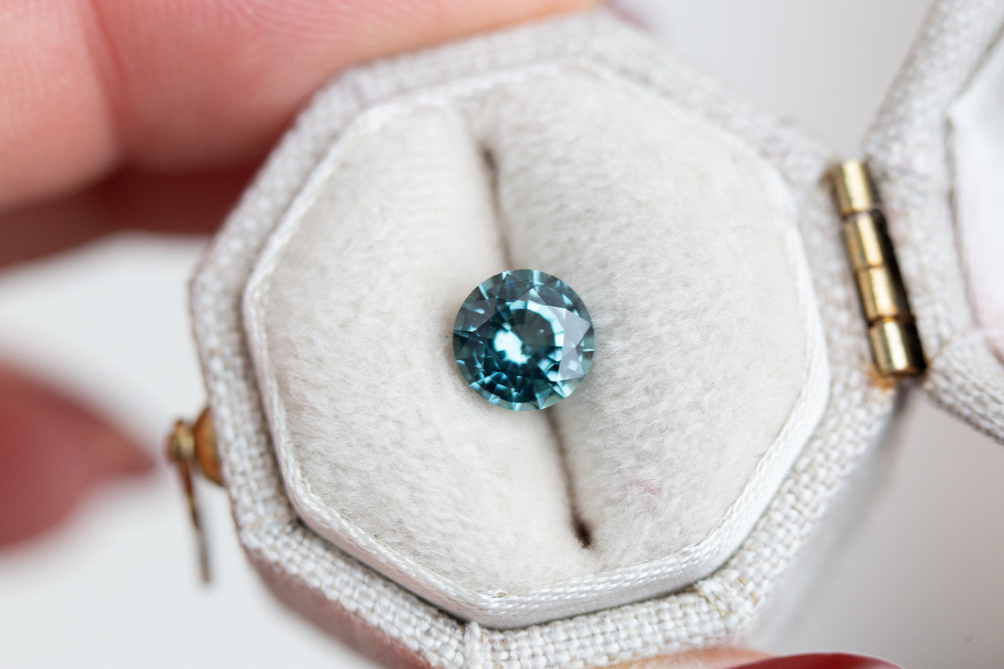 Load image into Gallery viewer, 1.21ct round teal blue sapphire

