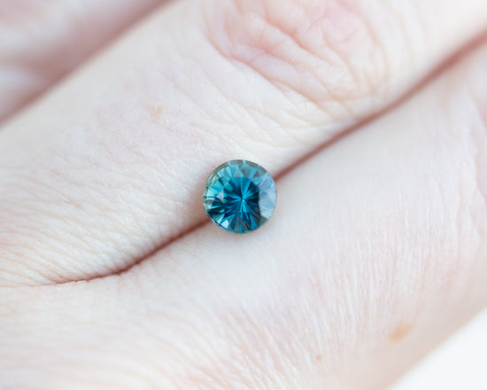 Load image into Gallery viewer, 1.13ct round teal blue sapphire
