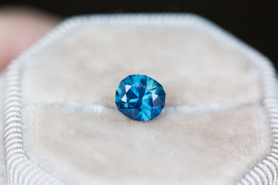 Load image into Gallery viewer, 1.53ct blue teal oval sapphire
