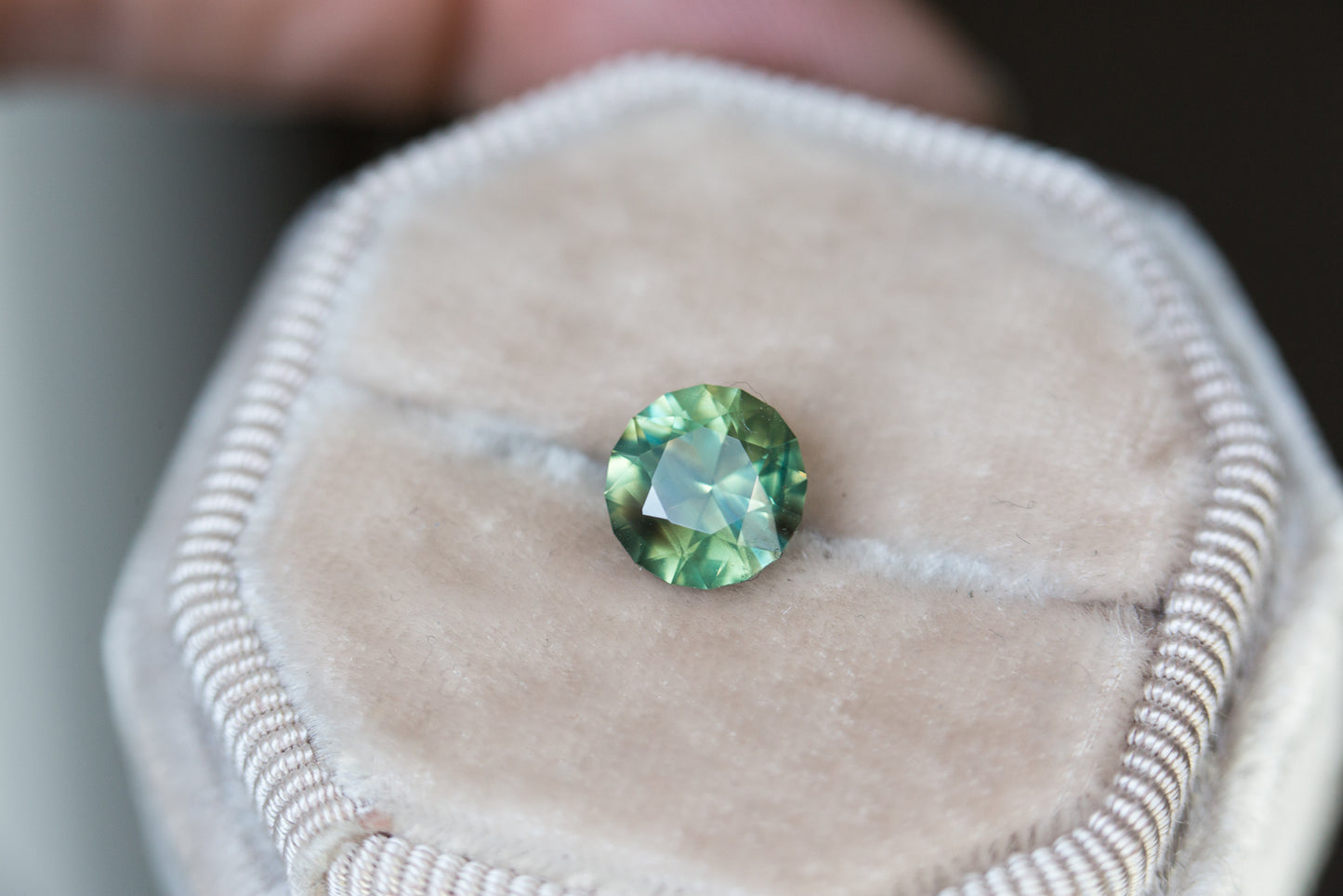 Load image into Gallery viewer, 2ct mermaid green/teal round sapphire
