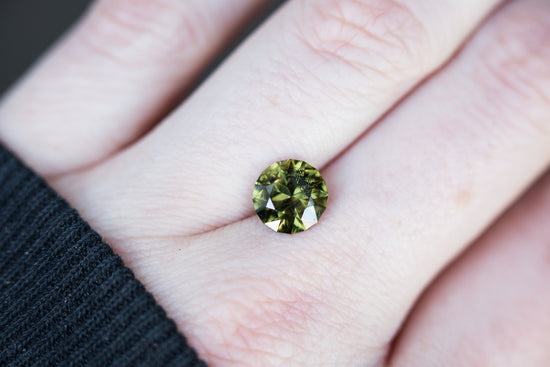 Load image into Gallery viewer, 2.6ct round olive green salt and pepper sapphire
