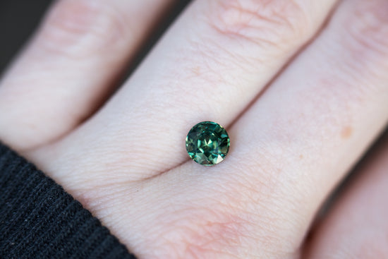 Load image into Gallery viewer, 1.62ct round green sapphire
