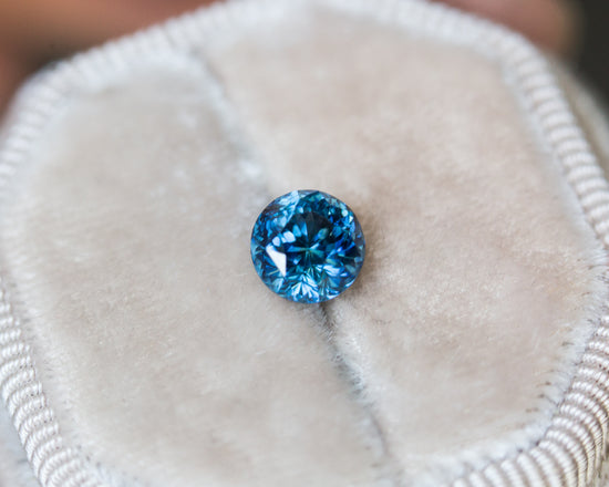 1.94ct blue/teal round sapphire