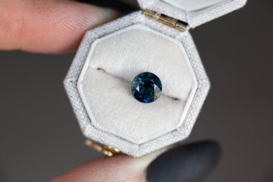 Load image into Gallery viewer, 1.57ct round blue green sapphire

