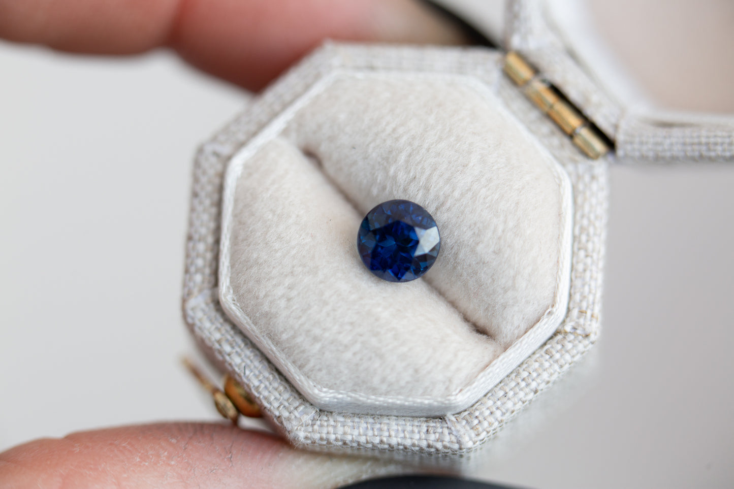 Load image into Gallery viewer, 1.23ct round blue sapphire
