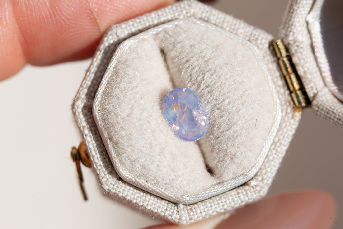 Load image into Gallery viewer, 1.18ct oval lavender grey opalescent sapphire

